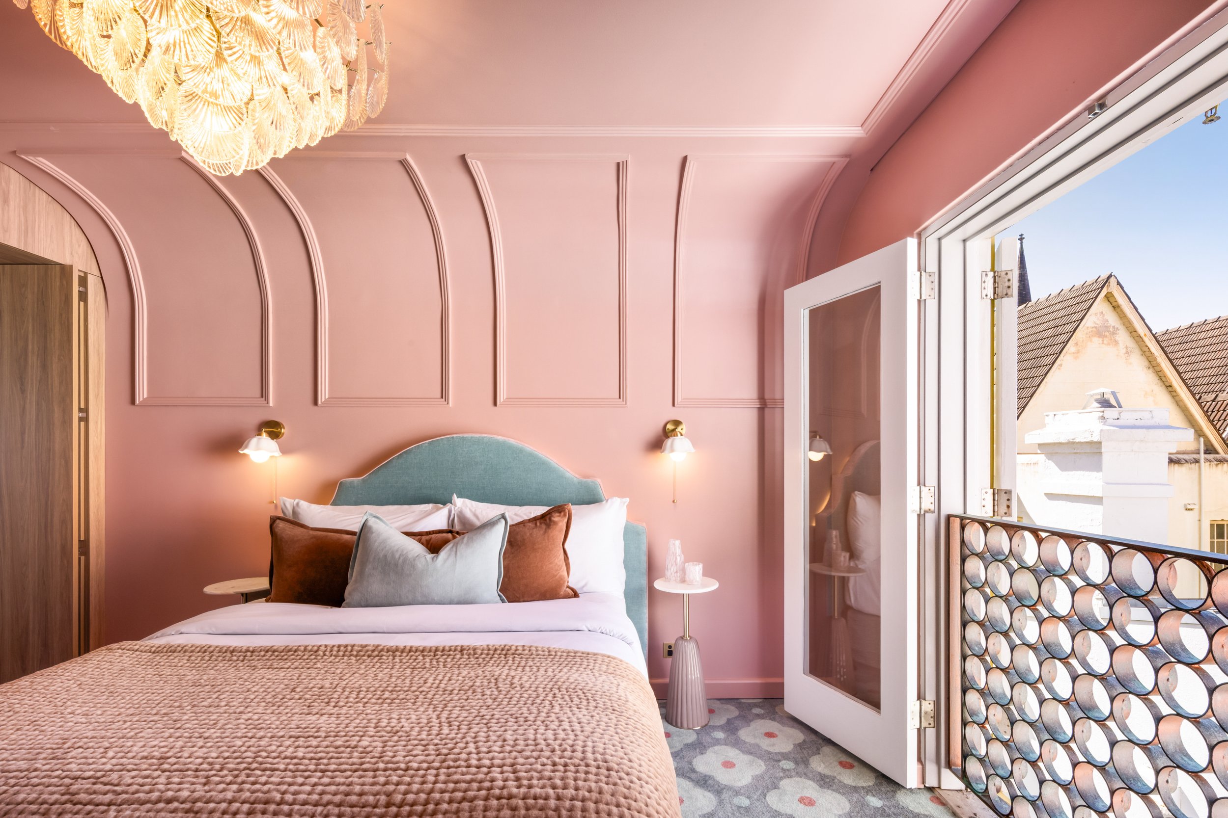 ct-085a8592-b3ec.jpg